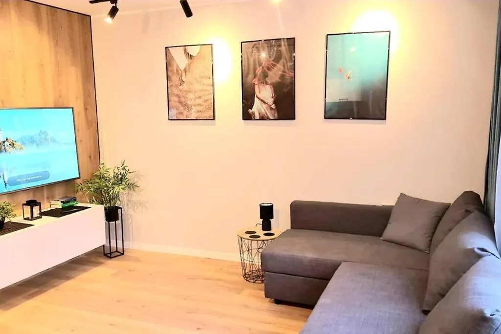Saska Modern Apartment 바르샤바